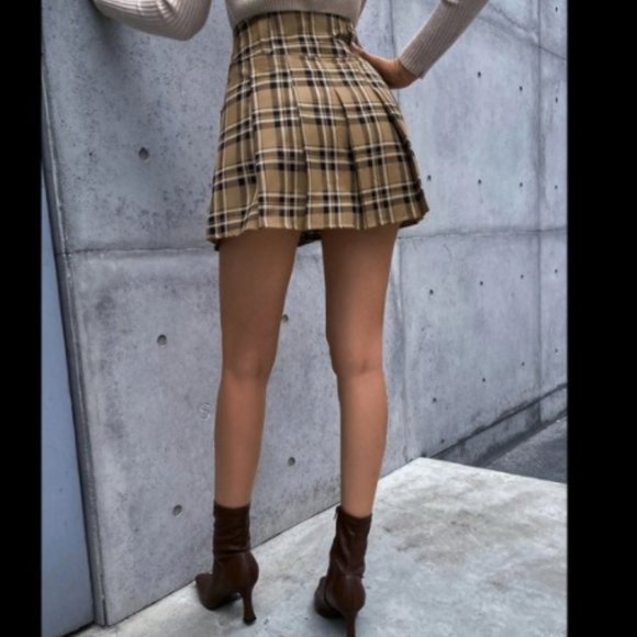 Plaid Pleated Hem High Waisted Skirt - Picture 2 of 4